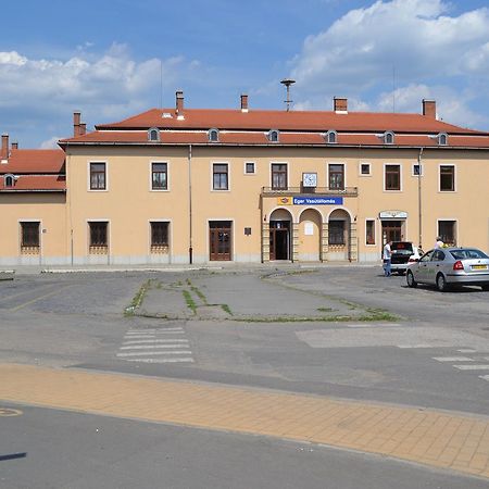 Lokomotiv Motel Eger Exterior photo
