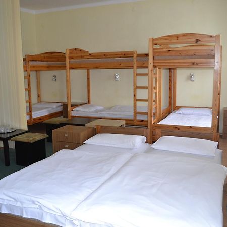 Lokomotiv Motel Eger Exterior photo