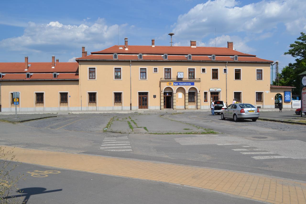 Lokomotiv Motel Eger Exterior photo