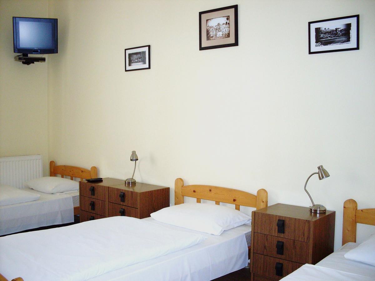 Lokomotiv Motel Eger Exterior photo