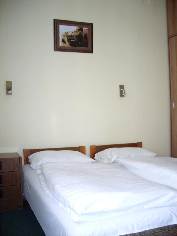 Lokomotiv Motel Eger Exterior photo