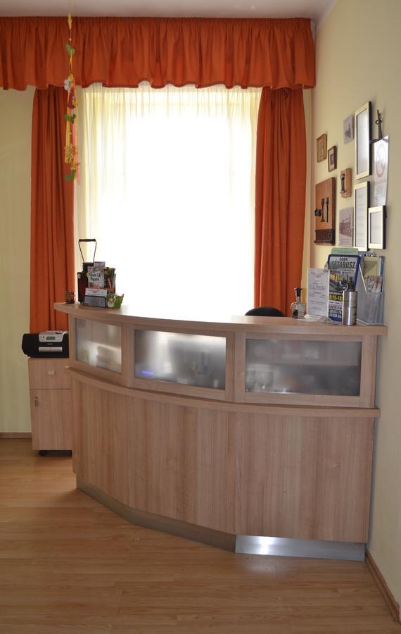 Lokomotiv Motel Eger Exterior photo