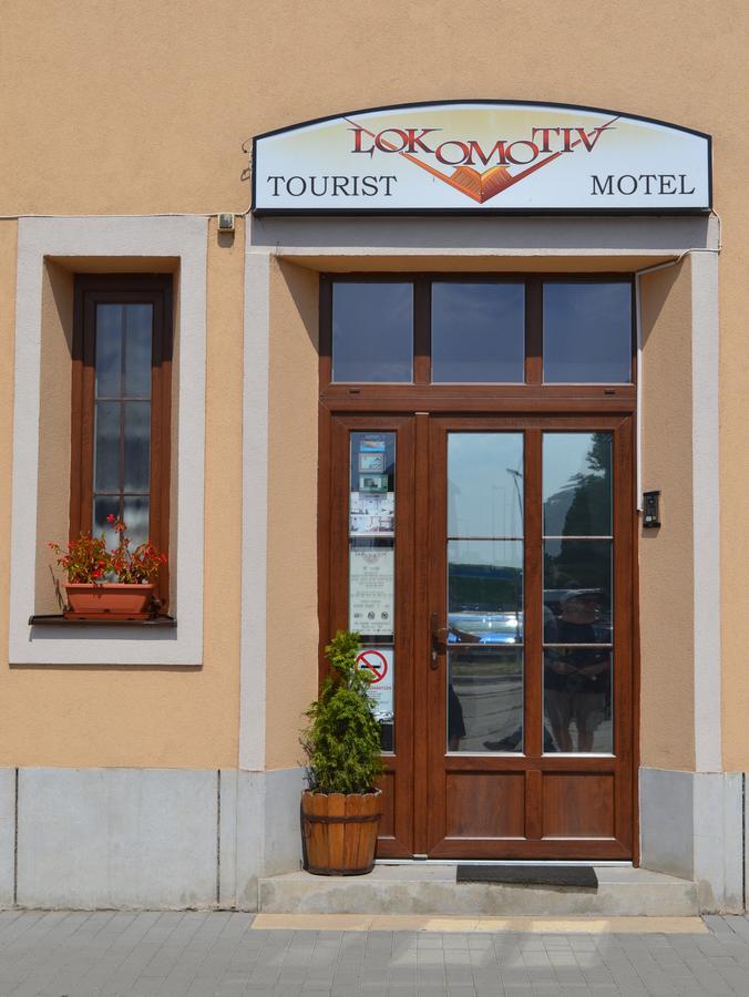 Lokomotiv Motel Eger Exterior photo